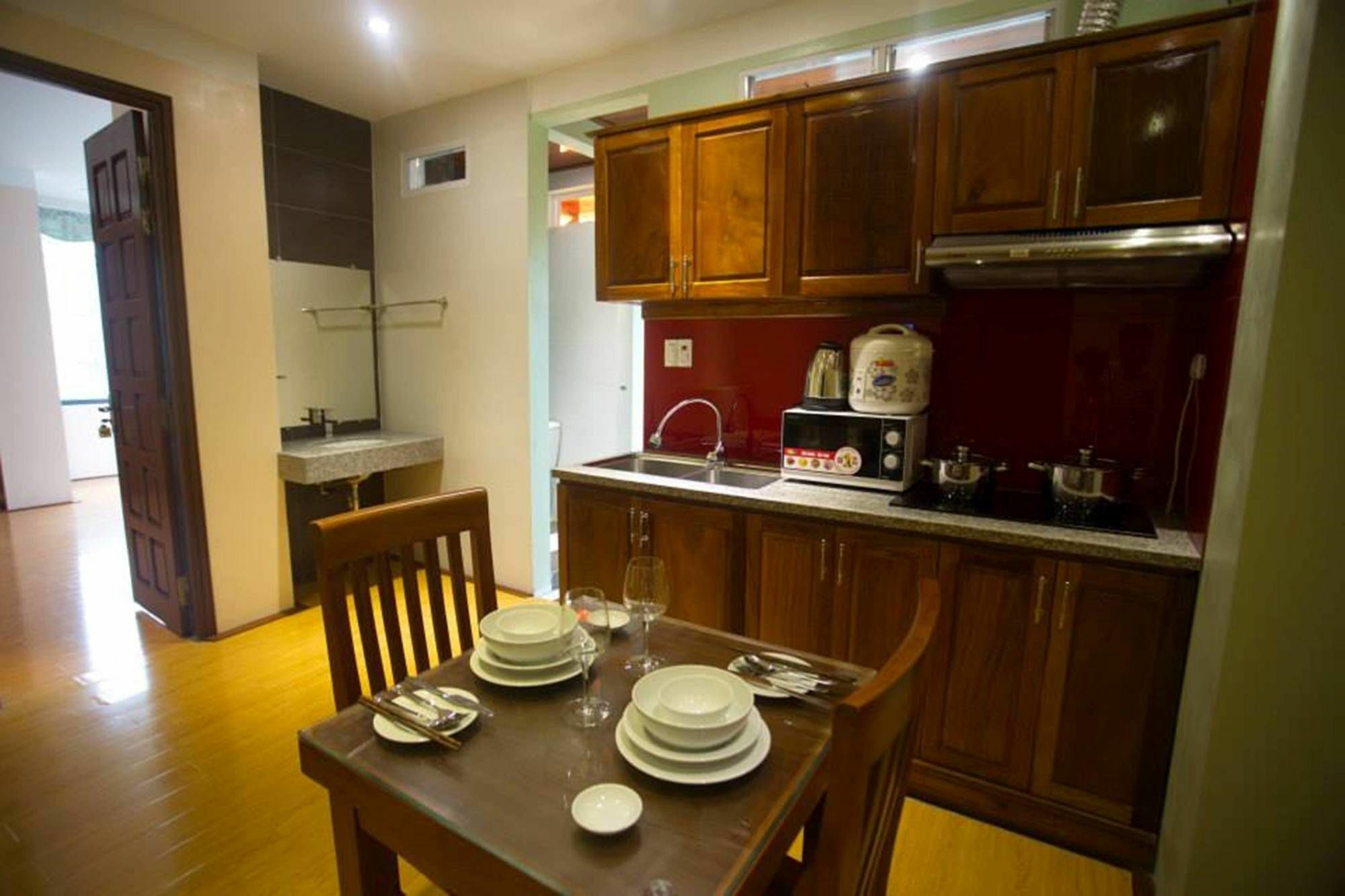 Poonsa Nguyen Phong Sac Apartman Hanoi Kültér fotó