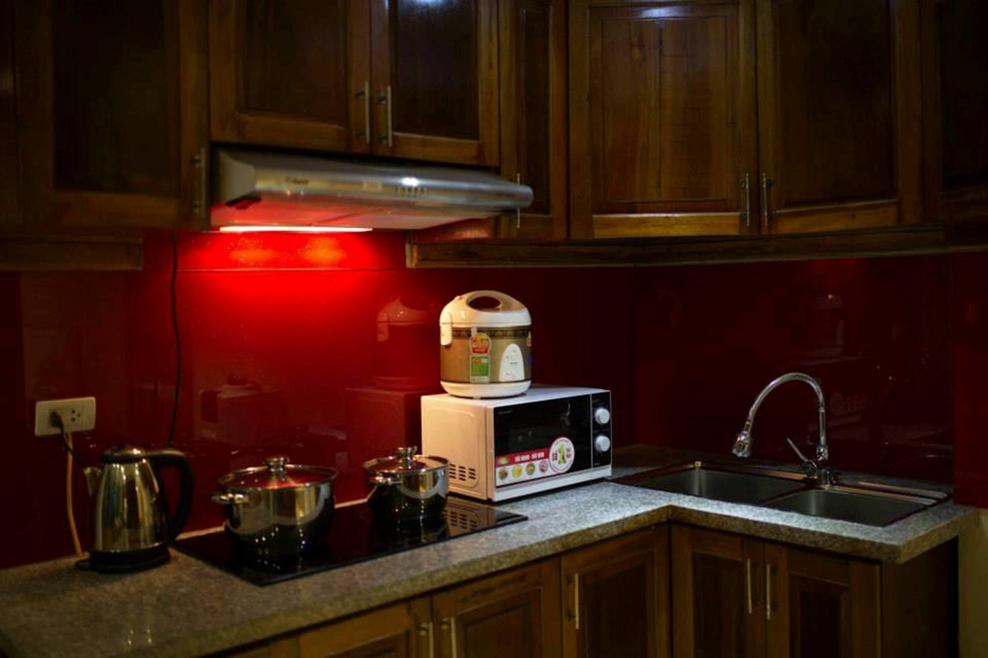 Poonsa Nguyen Phong Sac Apartman Hanoi Kültér fotó